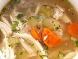 Hühnersuppe: Oma’s Wohlfühlrezept Hühnersuppe: Oma’s Wohlfühlrezept