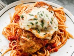 Hühnchen-Parmesan: So Einfach, So Lecker! Hühnchen-Parmesan: So Einfach, So Lecker!