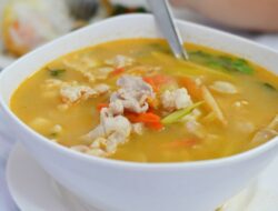 Hühnersuppe – Der Warme Wintertraum Hühnersuppe – Der Warme Wintertraum